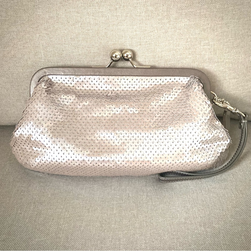 🔥SALE🔥 Coach Audrey Sequin Wristlet Clutch Kiss Lock Champagne Rare Limited Ed.